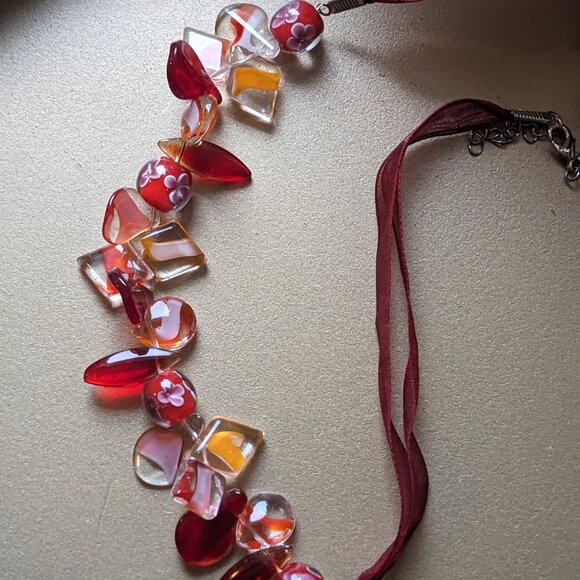 Red glass beads necklace with ribbon chain, vintage - Picture 6 of 6
